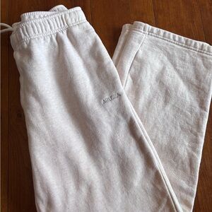 Aritzia Sweatfleece Sweatpant Athleisure Cozy Oversized  Women’s size small